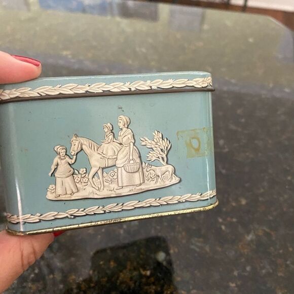 VTG Lt Blue *Victorian* Print Tea Tin ENGLAND - Picture 8 of 12